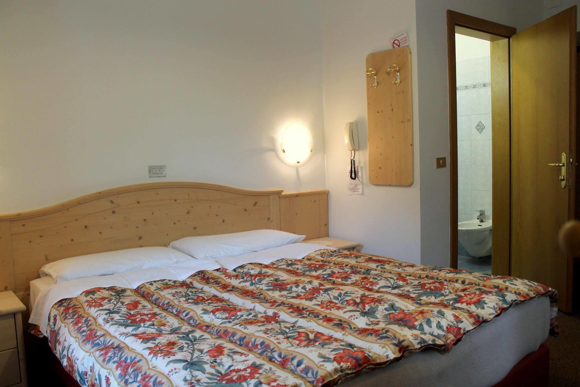 Albergo Trentino Moena Bagian luar foto
